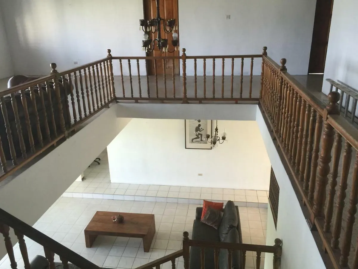 Homestay Suite Georgiana - Ensuite Double Bedroom, Cardiff Hall, Runaway Bay, One Mile To Beaches, 1 Hour From Montego Bay Airport